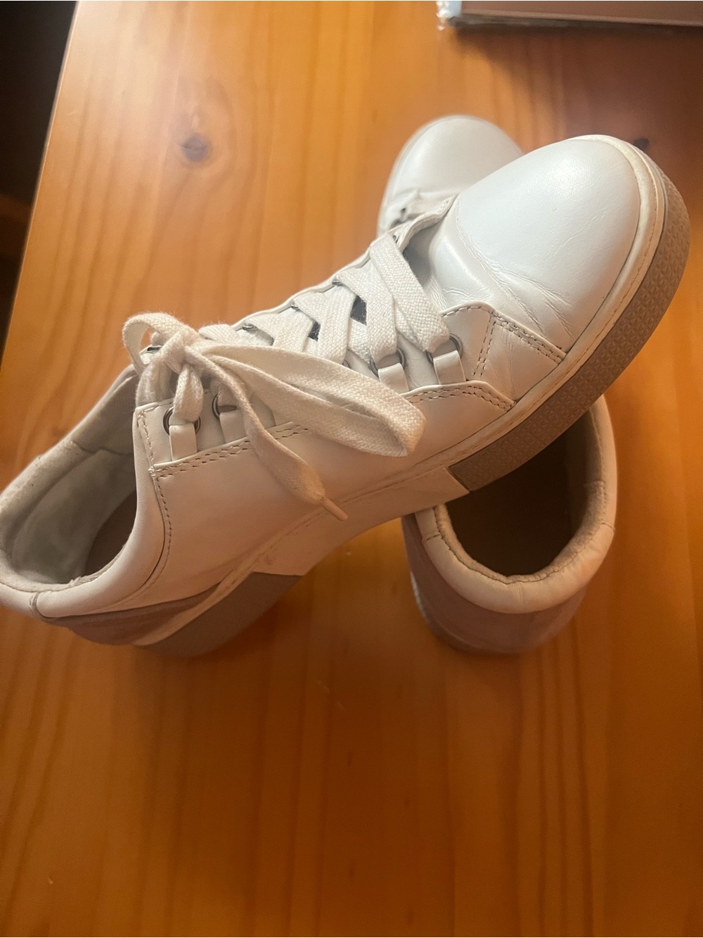 Women White Low-Top Casual Sneakers